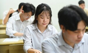 Nhiều thí sinh mải nhìn điểm chuẩn, quên bài toán học phí đại học