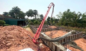 Cần bơm bê tông đổ sập khiến công nhân tử vong, tài xế bị khởi tố