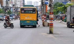 Cận cảnh loạt cột điện án ngữ giữa dự án nghìn tỷ ở cửa ngõ TP.HCM 