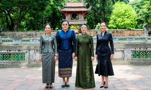 Phu nhân Thủ tướng Lê Minh Hưng cùng Phu nhân Thủ tướng 3 nước thăm Văn Miếu - Quốc Tử Giám