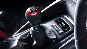 Toyota làm hộp số sàn giả lập cho xe điện: Có cần số, chân côn, 'biết' chết máy