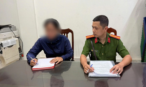 Xử phạt người bán hàng rong 'chặt chém' khách Tây 10 chiếc bánh rán