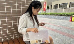 Mang điều khiển điều hòa đi thi để 'cầu đỗ', nữ sinh Hà Nội nói lý do bất ngờ