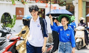 11 thí sinh dùng điện thoại, 1 thí sinh dùng tài liệu bị đình chỉ ở môn đầu tiên