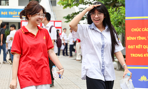 Từ hồi hộp vào phòng thi đến nụ cười ngày kết thúc kỳ thi tốt nghiệp THPT 2026