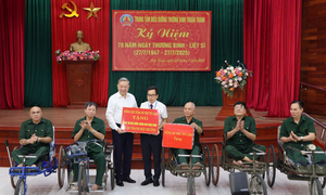 Tặng quà gần 1,6 triệu người có công dịp kỷ niệm ngày Thương binh - Liệt sĩ