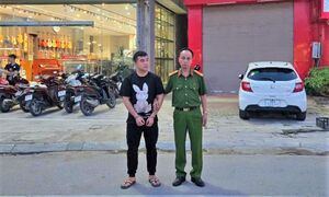 Tạm giữ hình sự thanh niên hành hung shipper trên phố ở Thanh Hóa