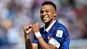 Cú đúp trước Senegal giúp Mbappe vào bảng vàng World Cup