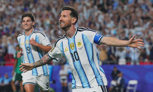 Messi lập hattrick lịch sử, chạm kỷ lục mọi thời đại