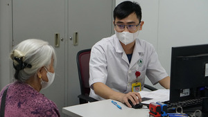 Hết cảnh chen chúc từ 5h sáng, người bệnh ngỡ ngàng khi 10 phút đã được gọi khám