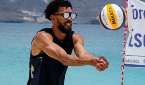 Vừa thất nghiệp, thủ môn Cape Verde hy sinh cả 'nghề tay trái' để dự World Cup