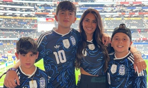 Vợ Messi xúc động nói lời yêu, siêu sao Argentina phản ứng gây sốt