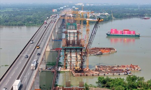 Cầu trên cao tốc kết nối sân bay Long Thành dần lộ diện sau 10 tháng thi công