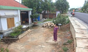 Nâng cấp Quốc lộ 14E, dân khốn khổ vì nhà cửa ‘lọt thỏm’