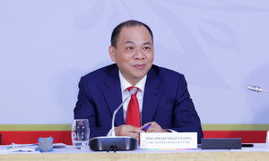 Bank spends 6,8 billion VND on employee bonuses to celebrate billionaire Pham Nhat Vuong becoming a new shareholder.