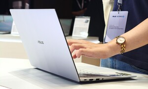 Laptop ASUS ExpertBook Ultra giá tới 100 triệu đồng, đạt chuẩn bền quân đội Mỹ