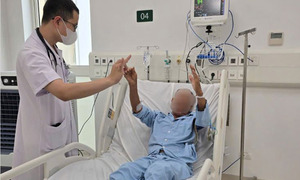 Vừa mở cửa, BV Bạch Mai cơ sở Ninh Bình cứu 2 ca đột quỵ thần tốc trong 25 phút