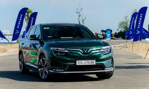 Cơ hội mua VinFast VF 8 với cơn bão ưu đãi mùa hè 8% chỉ còn tính bằng ngày
