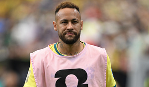 Vì sao Neymar ngồi dự bị dù Brazil bị Nhật Bản dẫn trước?