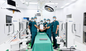 Vinmec Đà Nẵng lập chuẩn mới cho y học miền Trung khi sử dụng robot phẫu thuật