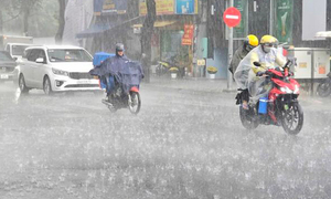 Dự báo thời tiết 2/7: Miền Trung nắng nóng cục bộ, miền Nam hứng mưa lớn