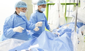Đưa con đi khám bệnh, người cha bất ngờ bị nhồi máu cơ tim giữa đường