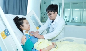 Nữ sinh 15 tuổi sốc phản vệ sau khi ăn hải sản