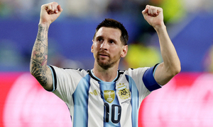 Argentina chật vật thắng Cape Verde, Messi phê bình đội nhà