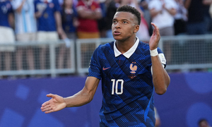 Mbappe mỉa mai đối thủ chơi xấu: Đội Pháp 'đá bẩn' cũng hay hơn Paraguay