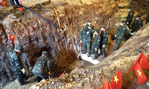Bên trong rãnh mộ vừa phát hiện 7 hài cốt liệt sĩ ở Công viên Lê Thị Riêng