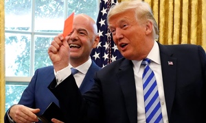 Tổng thống Trump nói gì khiến FIFA xóa thẻ đỏ cho cầu thủ Mỹ?