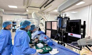 Đau đầu, chóng mặt kéo dài, bất ngờ phát hiện 'quả bom nổ chậm' trong não