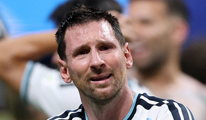 Argentina ngược dòng không tưởng, Messi bật khóc