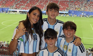 Vợ Messi 'cạn lời' vì chồng, tranh thủ khoe đồng hồ tiền tỷ