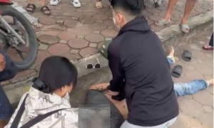Nam sinh viên y khoa kiên trì ép tim 30 phút cứu người bất tỉnh trên đường