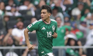 Thần đồng bóng đá Mexico 17 tuổi tốt nghiệp cấp 3 giữa World Cup 2026
