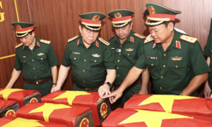 Đại tướng Nguyễn Trọng Nghĩa kiểm tra việc tìm kiếm hài cốt liệt sĩ tại CV Lê Thị Riêng