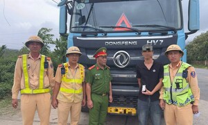 Phát hiện tài xế dương tính, tàng trữ 412 viên nghi ma túy trên ô tô đầu kéo