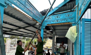 Mưa dông, lốc xoáy tốc mái 15 căn nhà ở Cần Thơ