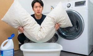 Cách làm sạch gối ôm dáng dài mà không cần giặt
