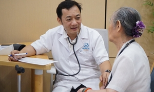 Cô đơn âm thầm 'bào mòn' sức khỏe người cao tuổi
