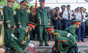 Truy điệu, an táng 5 hài cốt liệt sĩ hy sinh ở hang Đá Sập