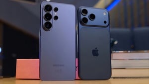 Thị trường smartphone thu hẹp, Apple bám sát ngôi vương của Samsung