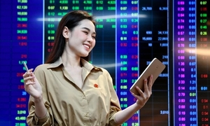 Ngược dòng ngoạn mục, VN-Index lấy lại mốc 1.800 điểm