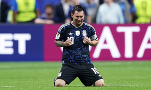Mẹ Messi: Cả nhà khóc suốt trận Argentina thắng Anh