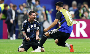 Kiến tạo 2 bàn hạ tuyển Anh, Messi chỉ ca ngợi đồng đội