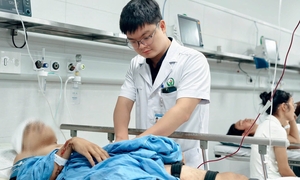 Thông tin mới nhất về sức khỏe các nạn nhân vụ xe khách lao khỏi cao tốc