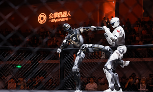 Robot hình người so găng rực lửa trên võ đài MMA