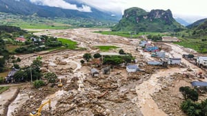 Lai Châu: Xuất hiện vết nứt trên núi, di dời hơn 1.200 người ngay trong đêm