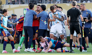 Vì sao cầu thủ Argentina, Tây Ban Nha ẩu đả sau chung kết World Cup 2026?